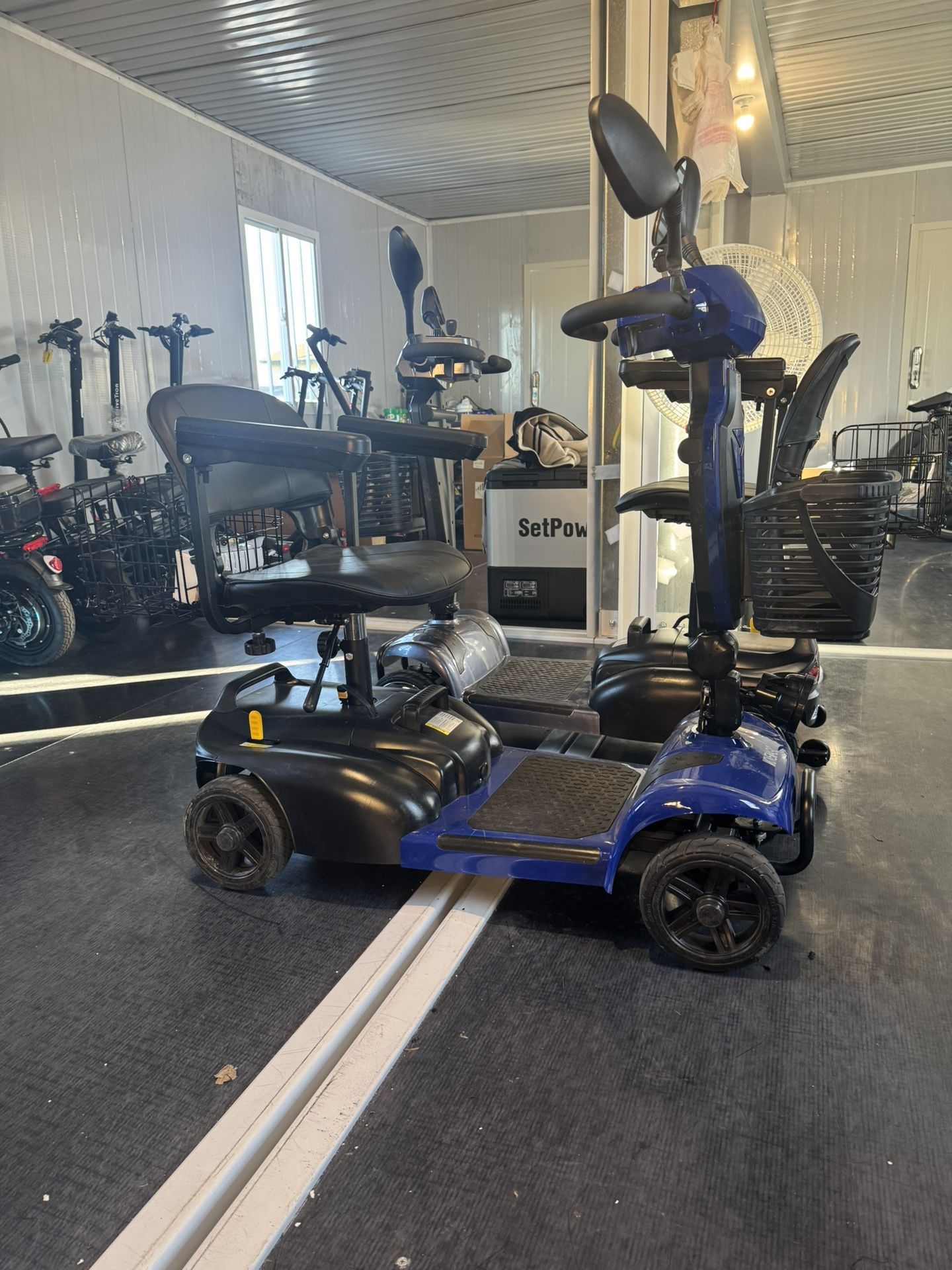 Four-wheeled electric vehicle