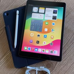 Apple iPad 7th Generation 128GB With Logitech Keyboard and Pencil 