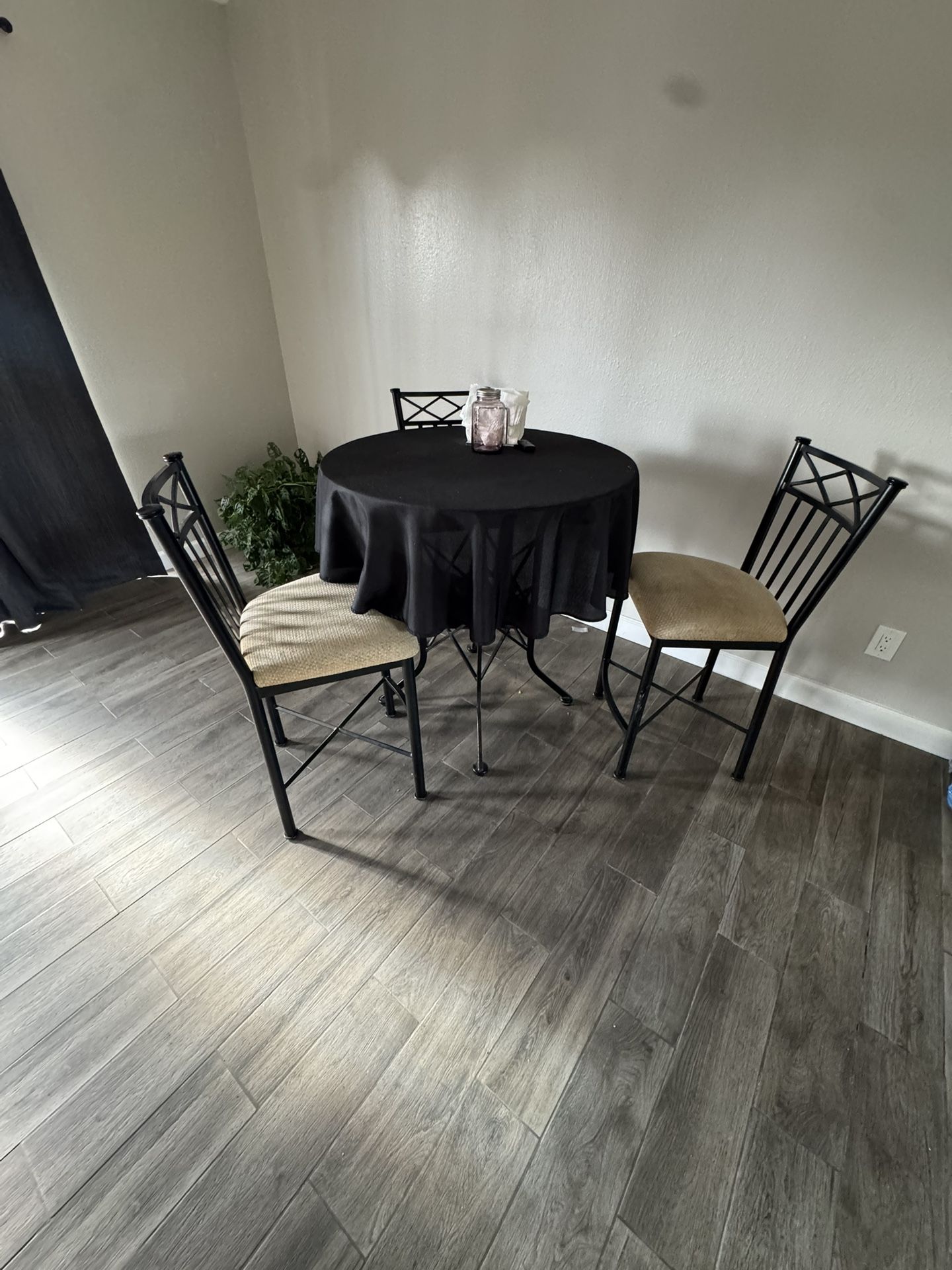 Dining Table With 3 Chairs