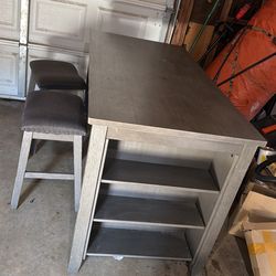Counter height table with 2 stools