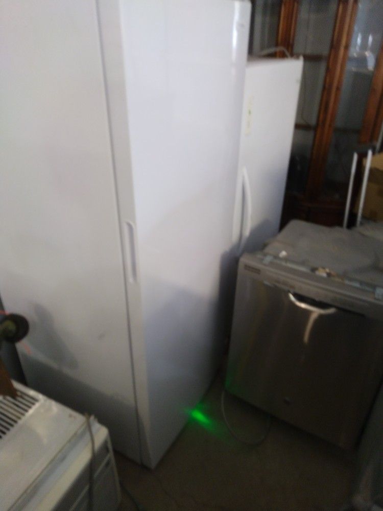 Frigidaire Refrigerator 