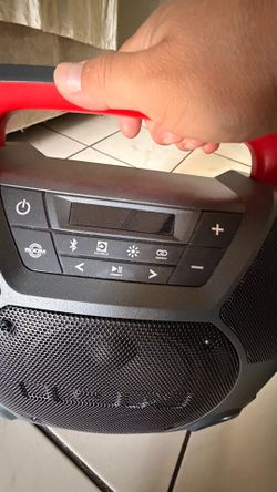 2 Bluetooth speakers