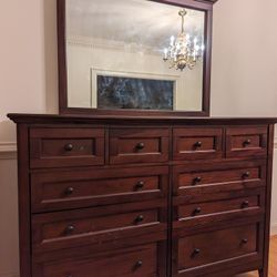 10 Drawers Hardwood Dresser With Mirror