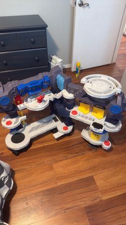 Large Toy Playset with Multi-Level Platforms