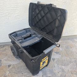 Dewalt 25 in. W 15 Gal. Polypropylene Rolling Tool Box / Dewalt Rolling Tool Box