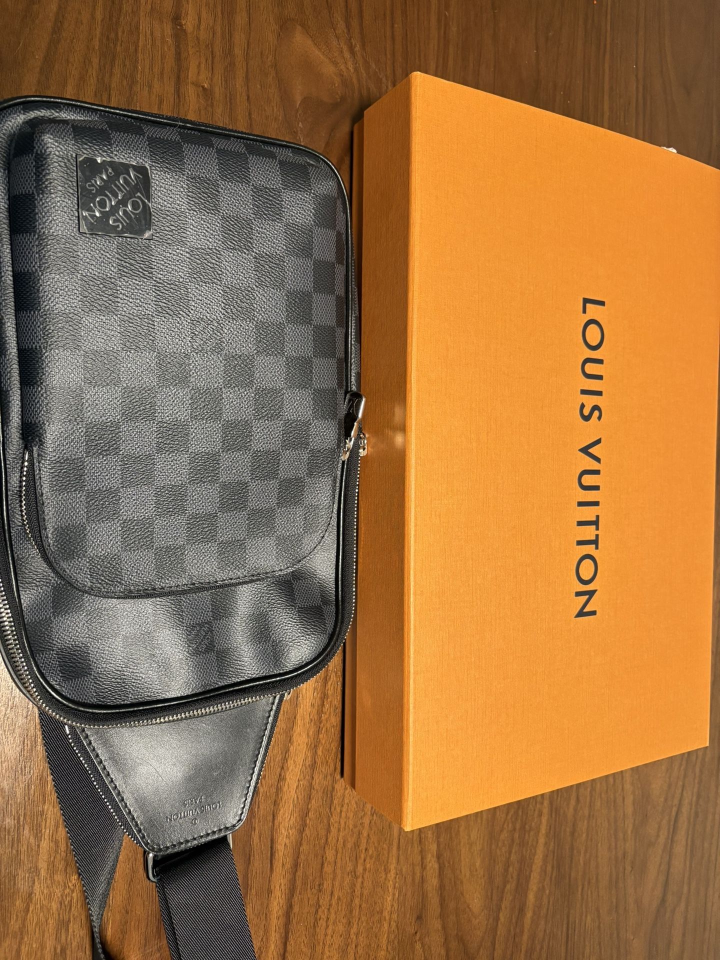 Louis Vuitton Avenue Bag