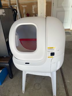 Like New  Pura Max  PetKit Automatic Self-Cleaning Cat Litter Box