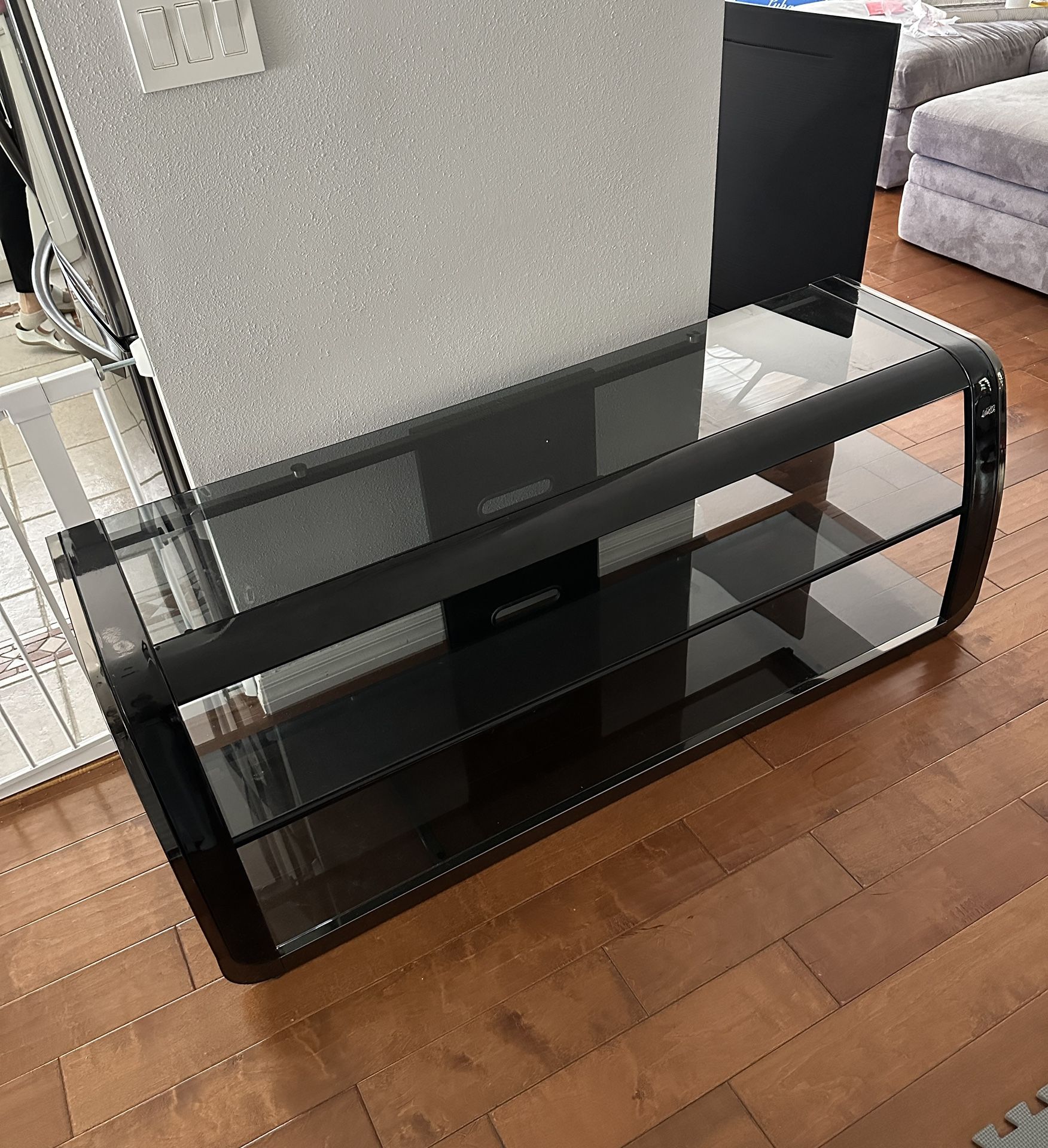 Bell’o TV stand