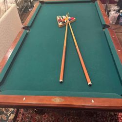 Pool table - traditional