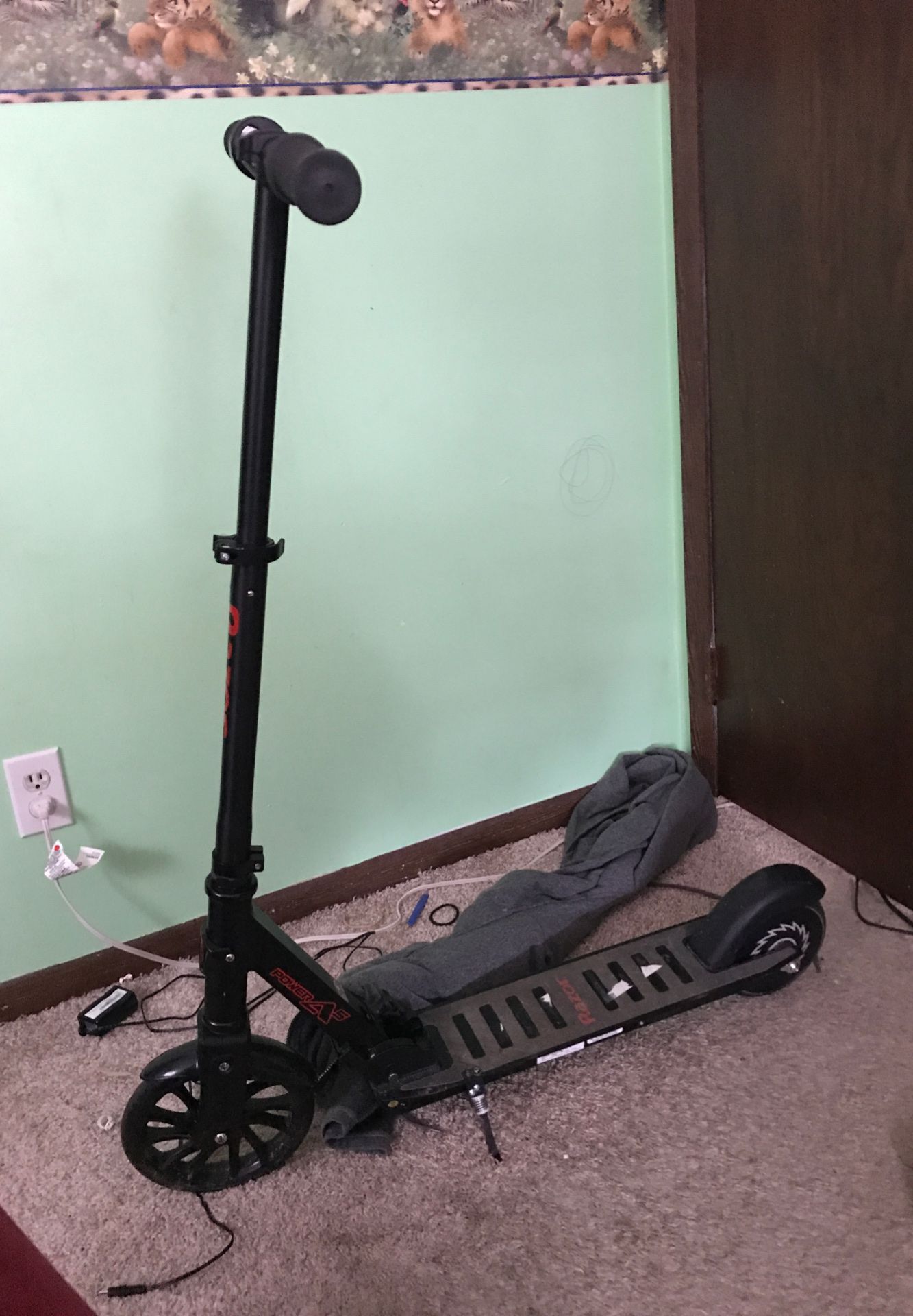This is a razor scooter it is electric comes with a charger and will trade for PS4
