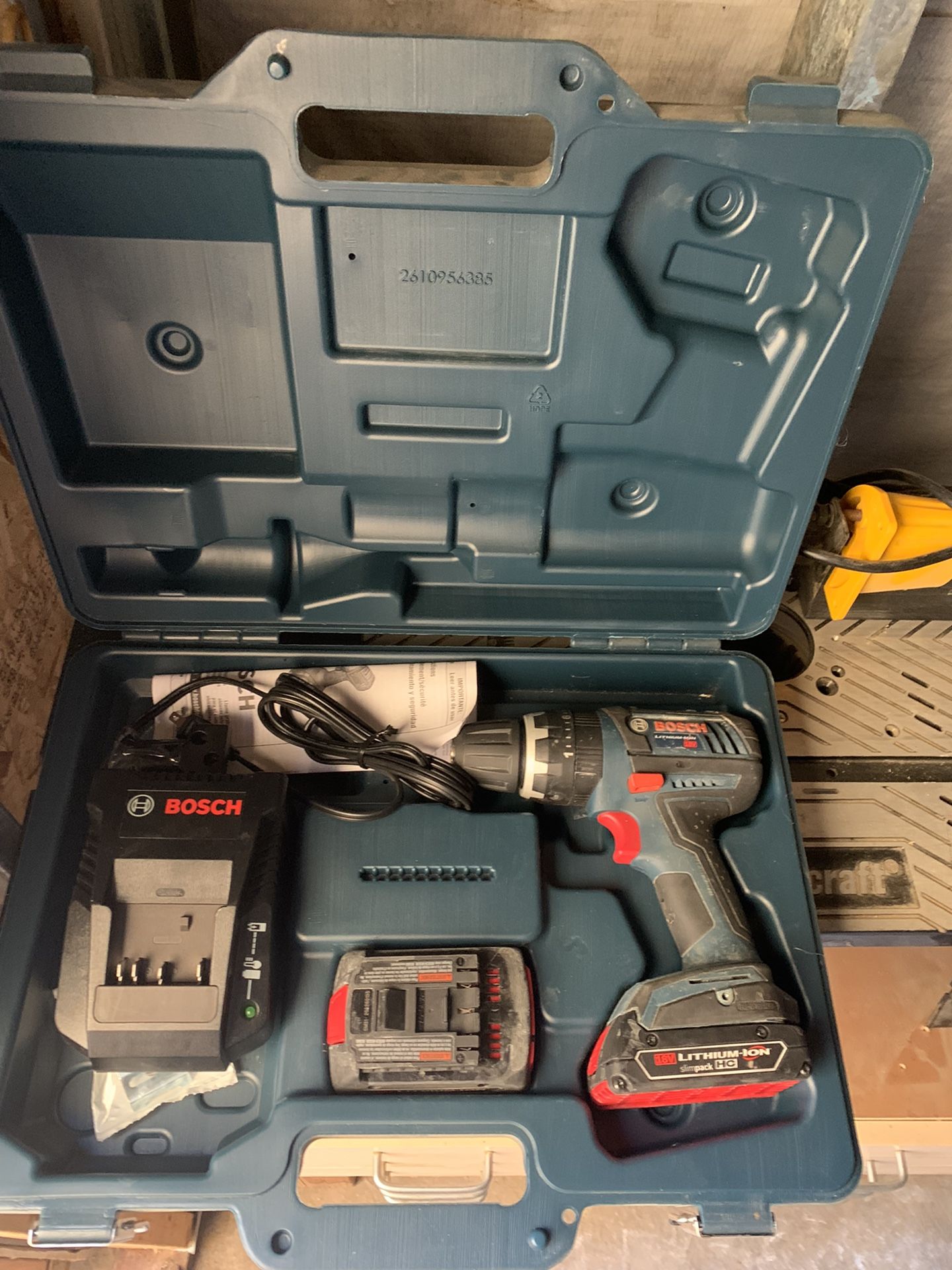 Bosch HDS181-02 Drill, Battery, Charger, Case!