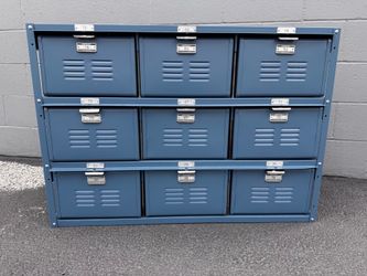 Vintage Lockers Pull Basket