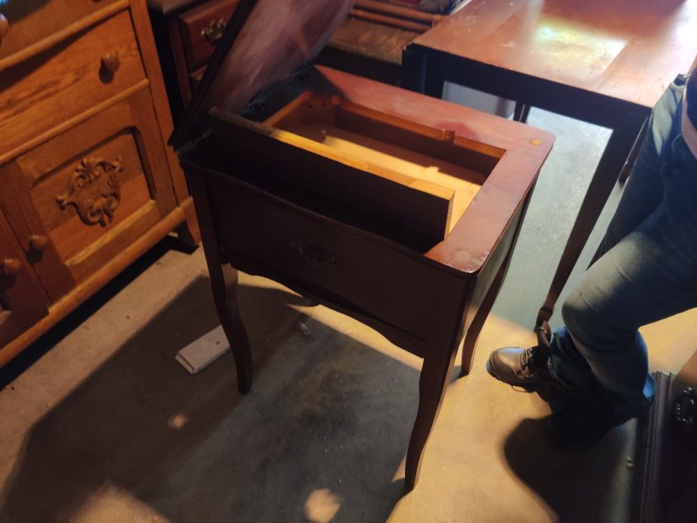 Sewing Machine Stand 