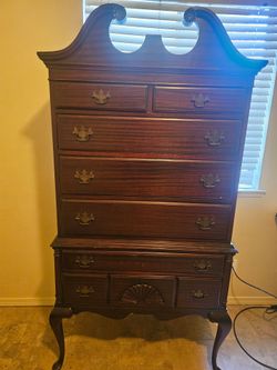 Thomasville Traditional Queen Anne Pediment Highboy