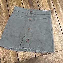 New. Girls  skirt size 6x