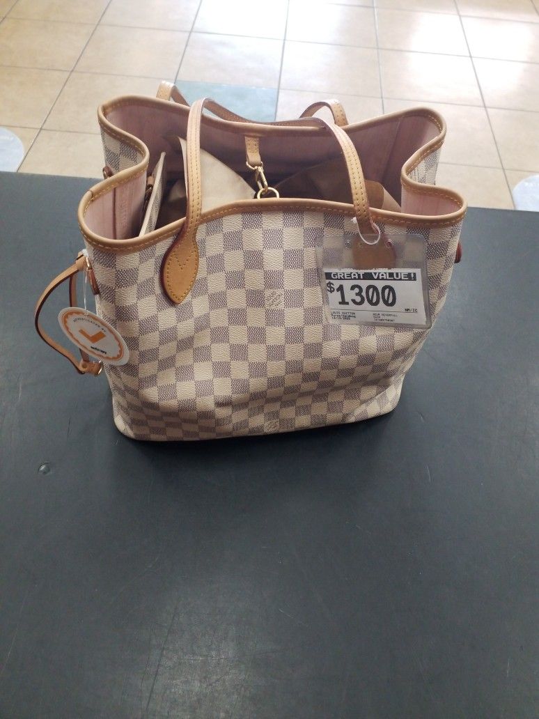 Louis Vuitton Purse With Pouch