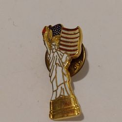 Pre-owned Statue of Liberty Figure American Flag Lapel Pin
