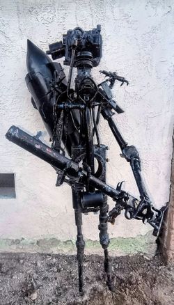 Art Bots of Metallurgy Mire Robot Display Decor Statue Recycle Metal