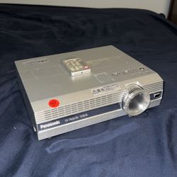 Panasonic LCD PROJECTOR TH-AE100