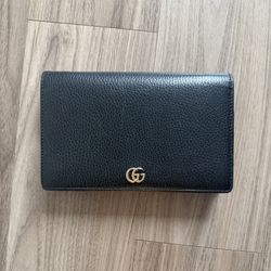 GG Marmont wallet on chain