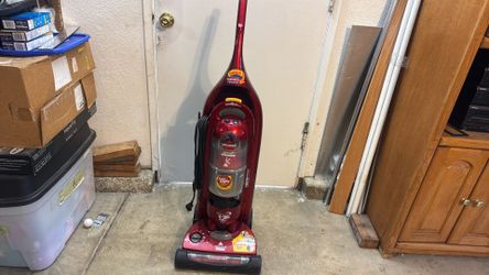 Bissell Lift-Off Upright Vacuum—Excellent Condition"