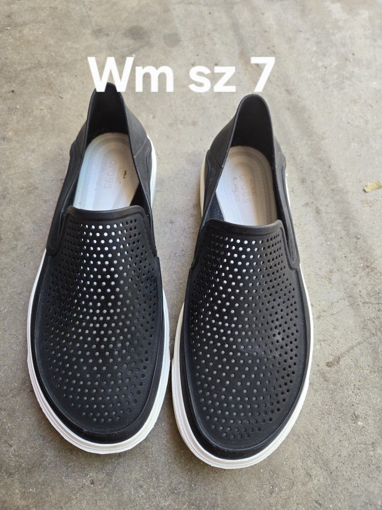 Women's Sz 7 Crocs Citilane Roka Slip On Flat