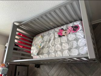 Complete baby crib with mattress