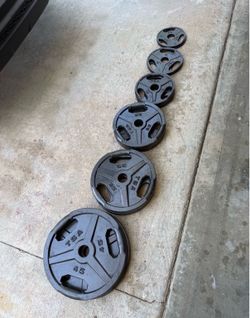 2 of each 45s 35s 25s 4 @ 10s 5s 2.5s weights 265 lbs Olympic