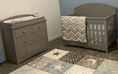 Simmons slumbertime crib and dresser