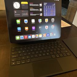 iPad Pro 13” M4 Unlocked With Keyboard Case and Screen Protector 