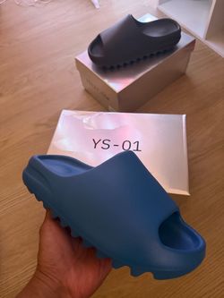 Yeezy Slide Blue Size 7 Size 8