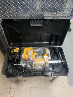 New Dewalt Grease Gun DCGG571