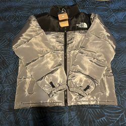 Grey North Face Puffer Jacket (Large)