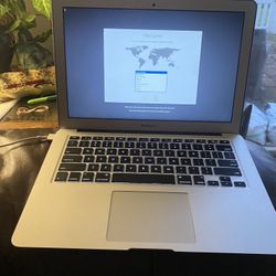 13 Inch Mac Air 2013 Model With Charger