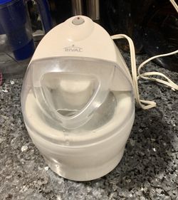Ice cream maker