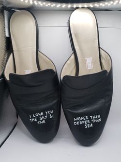 Size: 6--7 These are the ALEPEL x Rocky Barnes black leather mules,