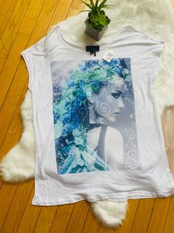 Jeans by Buffalo White Graphic T-Shirt Large