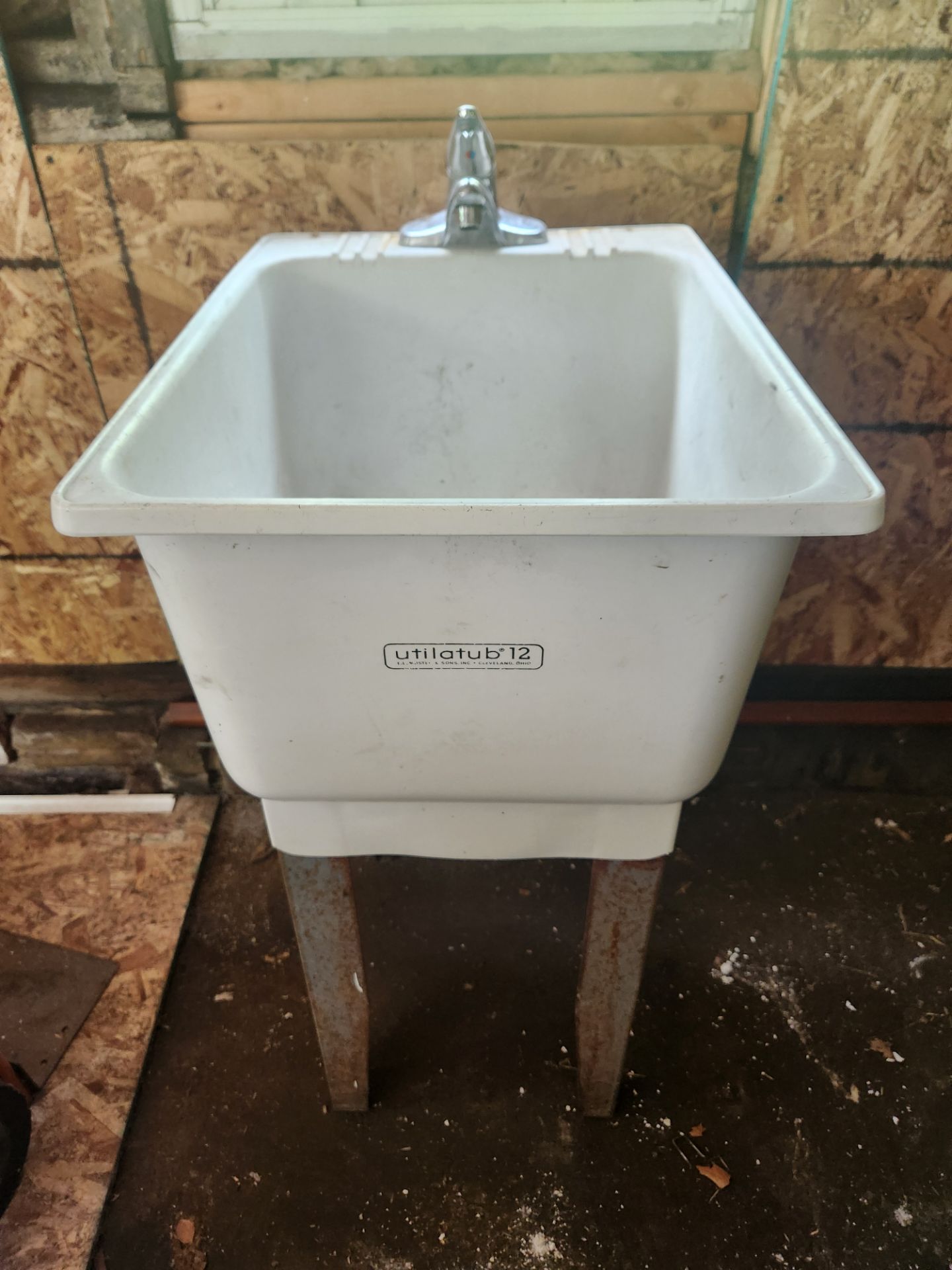 Utilatub slop sink with utility tub faucet freestanding garage/basement basin