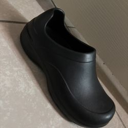 Black Slippery Resident Shoes