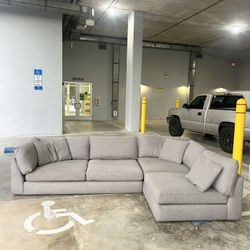 Grey Sectional sofa!! Very comfortable 