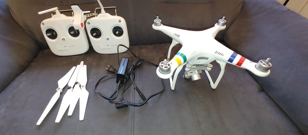 DJI Phantom 3 Standard drone (parts or fix) + cases