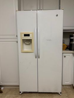 GE Fridge + Freezer Double Door