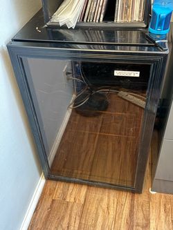 Vissani Wine Cooler With Glass Door
