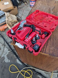 

Milwaukee
M12 12-Volt Lithium-Ion Cordless ProPEX Expansion Tool Kit with (2) 1.5Ah Batteries, (3) Expansion Heads and Hard Case STORE PRICE $499