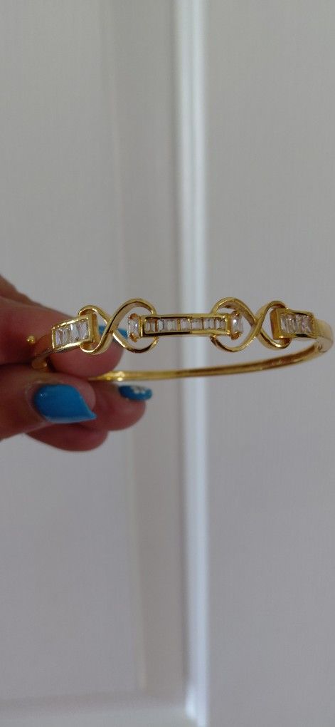 Brand New Staniless Steel Womens Bangles