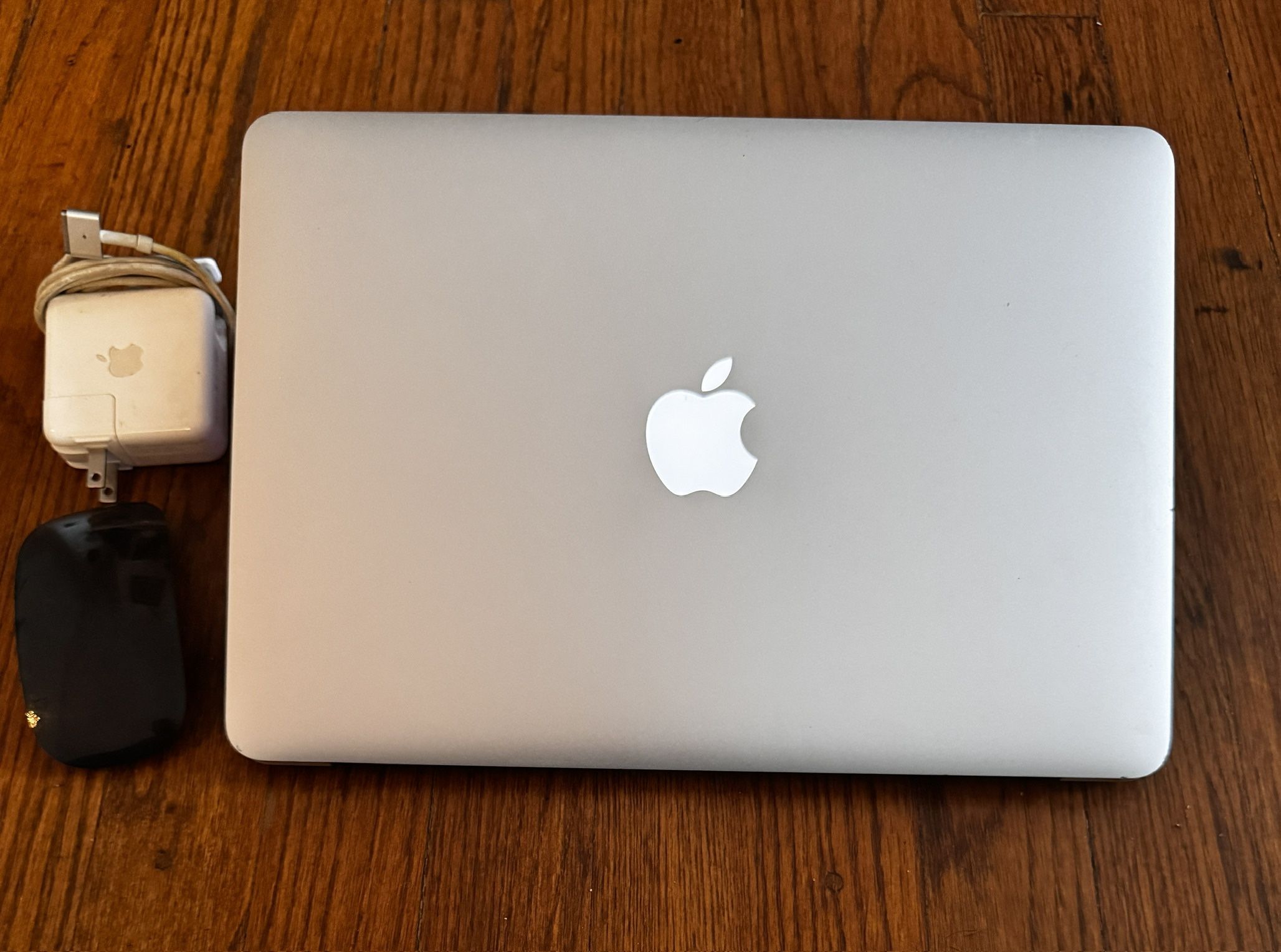 13” MacBook Air (2015) - Monterey OS + Apple Magic Mouse