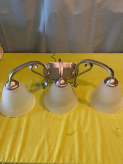 2 sets of light fixtures