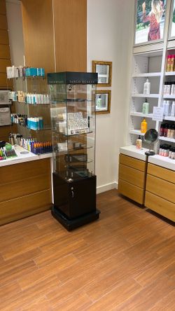 Retail display on wheels