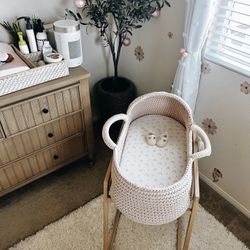 Anzyhome Bassinet & Rocking Wood Stand