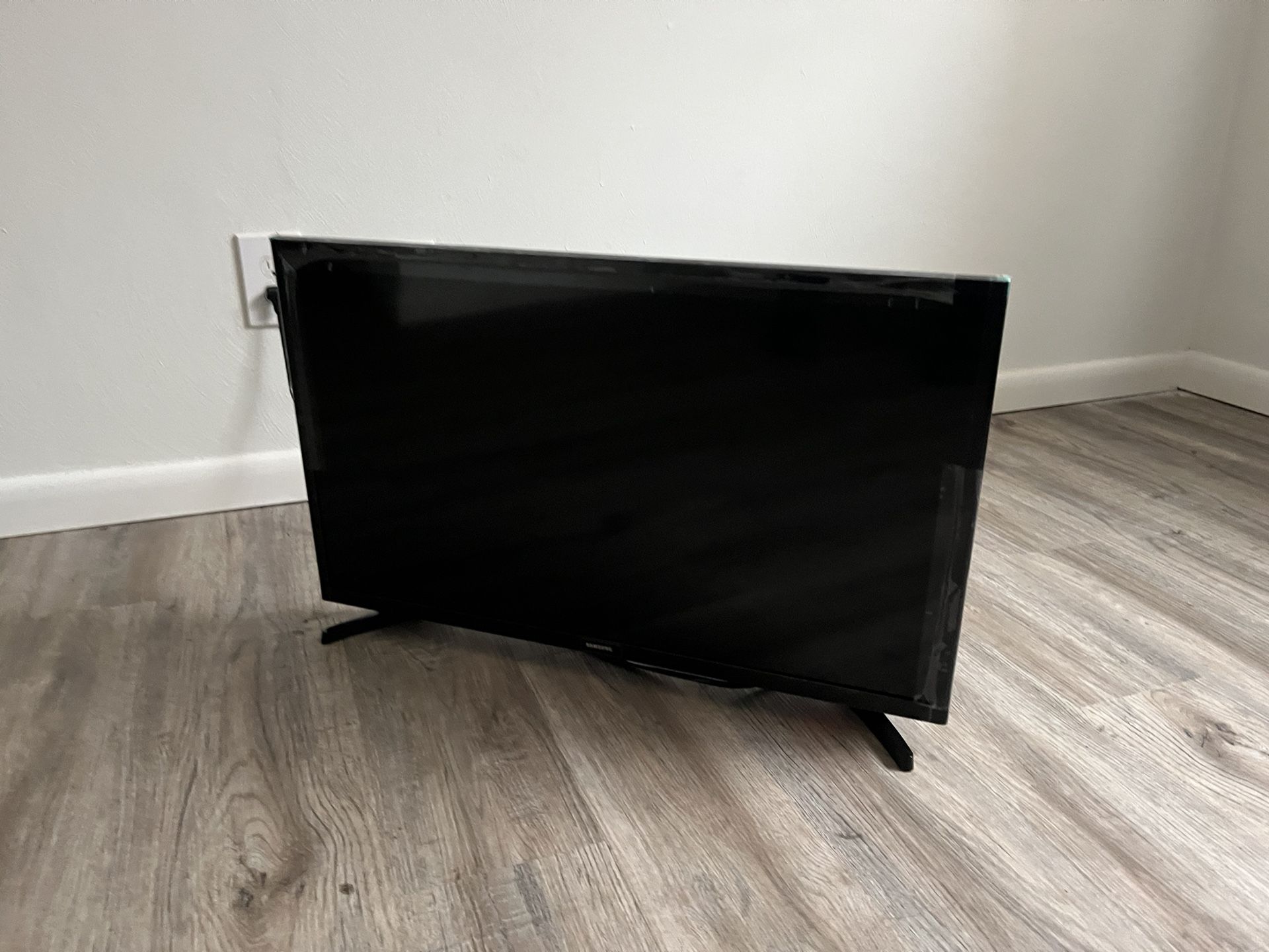 $100 Or Best Offer Smart Tv 40 Inches